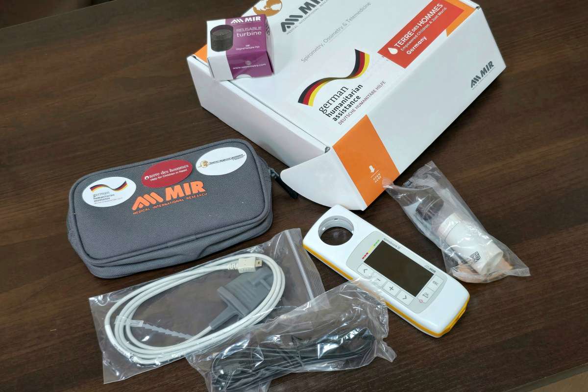 Обладнання для діагностики захворювань дихальних шляхів у дітей передали лікарні в Ужгороді