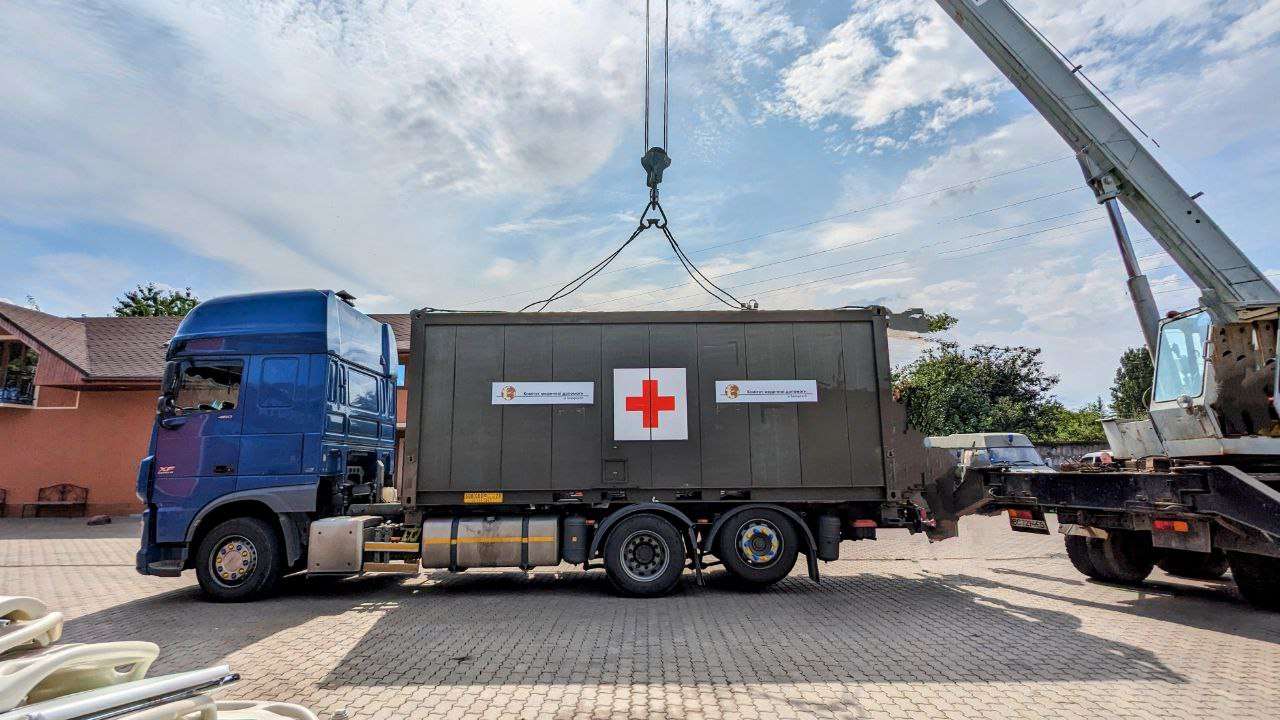 Про чотири польові шпиталі і два командні пункти