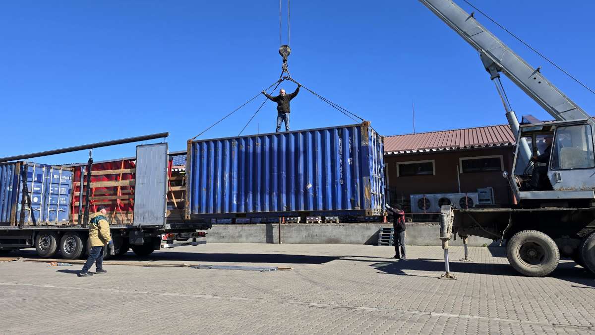 Про чотири польові шпиталі і два командні пункти