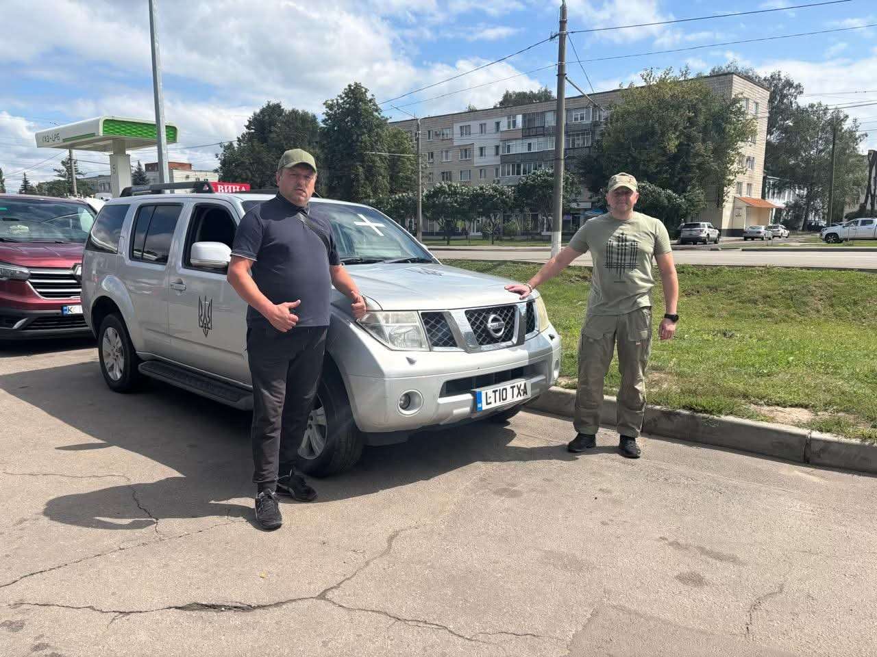 Вони прибули з Франції, щоб допомагати Україні