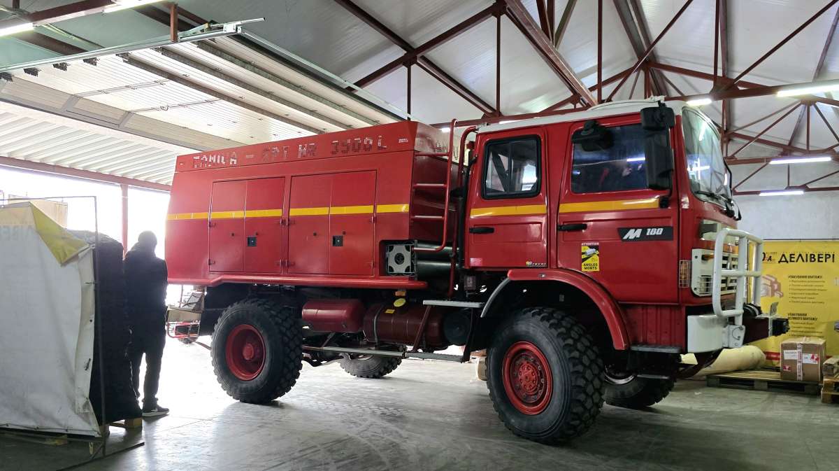 Ще один спеціальний транспортний засіб вирушив боротися з пожежами на прифронтових територіях